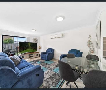 2/12 Christine Drive, Coomera, Qld 4209 - Photo 3