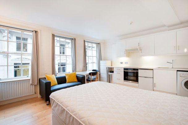 Studio Flat, Cornhill, EC3V - Photo 1