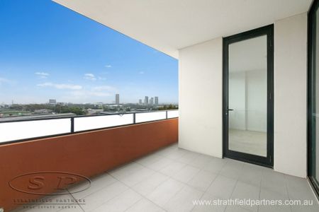 Luxury 2 bedroom apartment with 2 car spaces - Photo 2