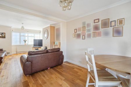 4 bedroom semi-detached house to rent - Photo 2
