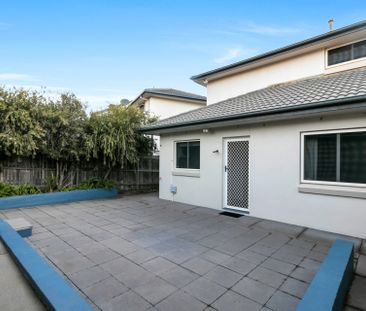 Prime waterfront location - Photo 3