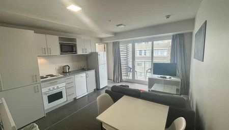 Views Over the City - Furnished 1 bedroom Apartment - Photo 2