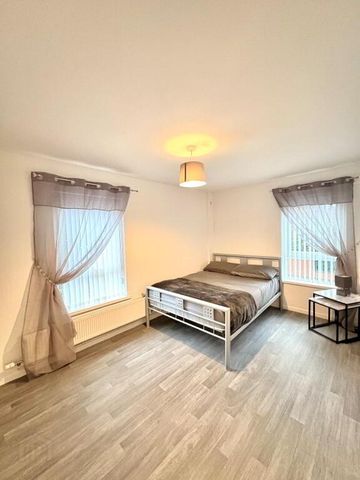 2 Catherine Street North, Belfast, BT2 8LR - Photo 2