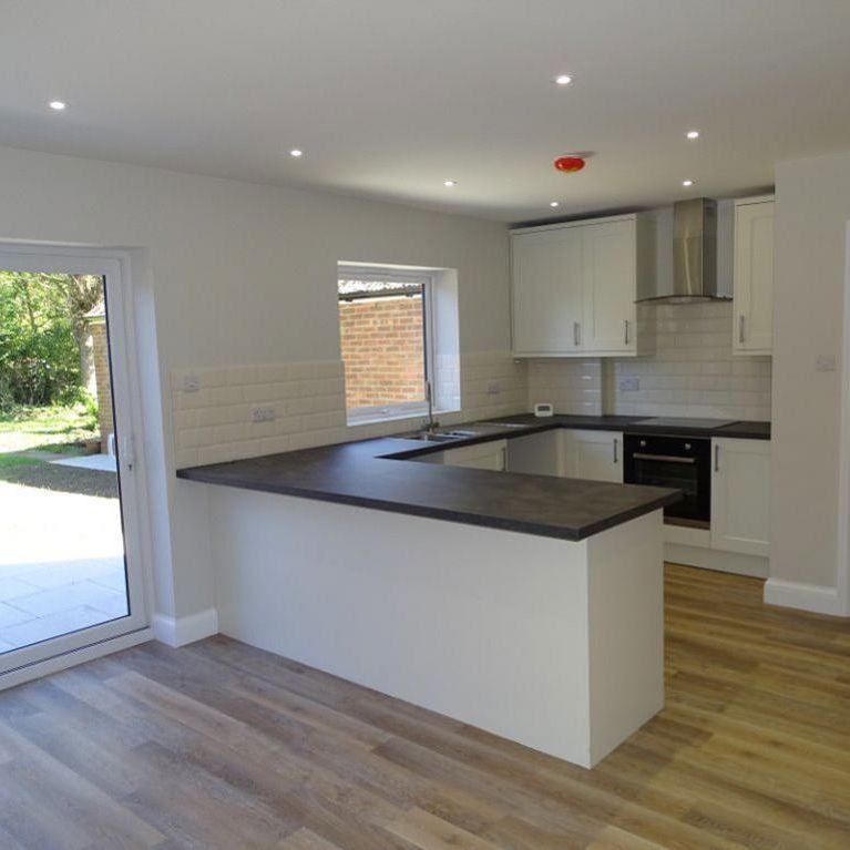 3 bedroom semi-detached house to rent - Photo 1