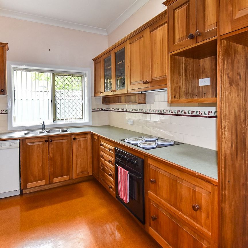 8 Kite Street, Orange. - Photo 1