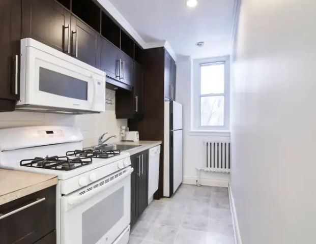 Lennox-Deacon | 6210 Chemin Deacon, Montreal - Photo 1