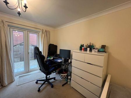 1 bedroom in a house share to rent - Photo 3