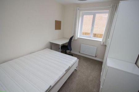 3 bedroom semi-detached house to rent - Photo 2