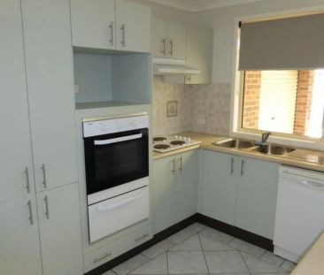 Beautifully Maintained 4-Bedroom Brick Home in Quiet Cul-de-Sac - Photo 5