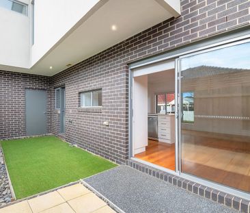 Immaculate family home offering contemporary living - Photo 5