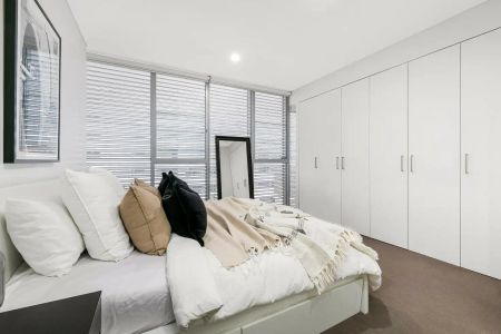 “Stylish North Facing Modern Living With Ultra Convenience” - Photo 5