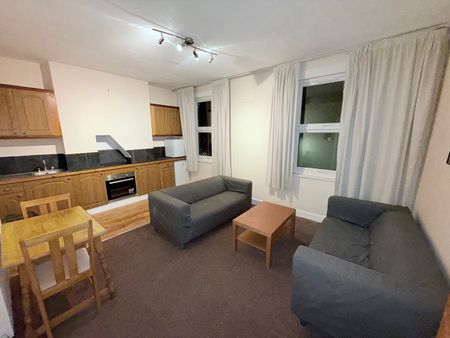 2 Bed Flat, Harbut Road, SW11 - Photo 2