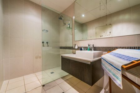 Contemporary City Living in the Heart of Sydney - Photo 3