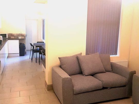 Lovely New Ensuite Bedroom For Rent - All Bills Inc & No Deposit !! Room 6 - Photo 1