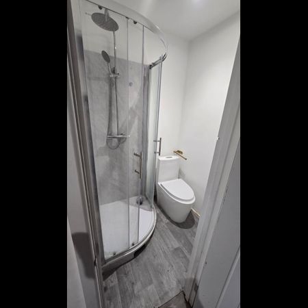 Studio Flat, Manchester Road, E14 - Photo 3