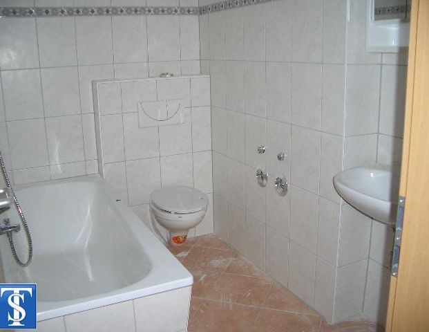 sonnige Single Wohnung im 1.OG mit Balkon ab 01.12.25 frei !!! - Photo 1