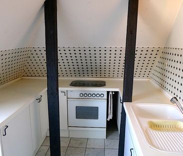 Mitten in der Stadt! Ruhige Dachgeschosswohnung mit kl. Terrasse im... - Foto 1