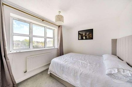 Riverview Gardens, Cobham, Surrey, KT11 - Photo 3
