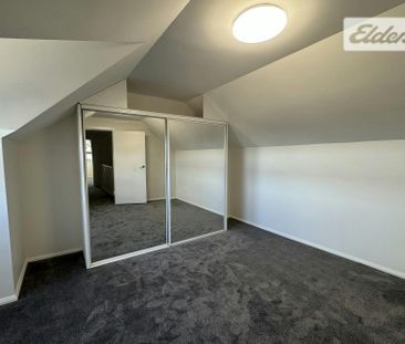 MODERN TOWNHOUSE - Photo 1
