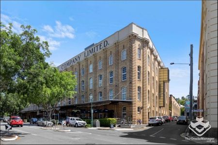 Iconic Woolstore Apartment in the Heart of Teneriffe - Photo 5