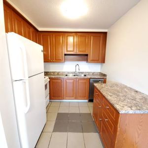 New Westminster 1 bedroom apartment + Den available on February 15th - Photo 2