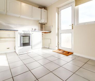 2 bedroom semi-detached house to rent - Photo 5