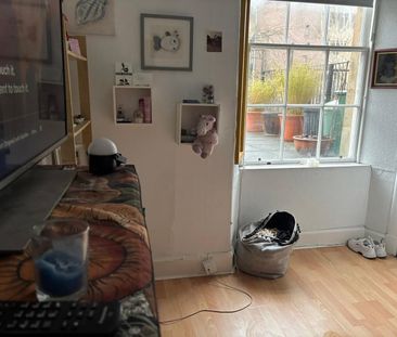 Room in a Shared Flat, St Marys Street, EH1 - Photo 4
