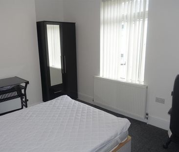 3 bedroom Flat To Let - Photo 4