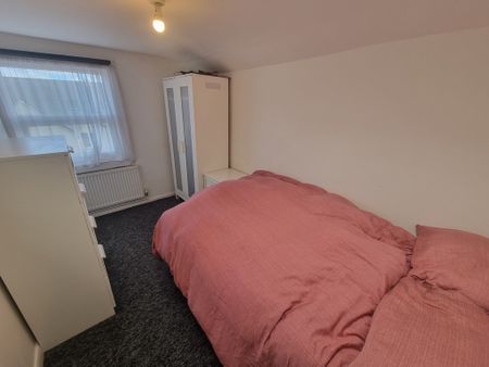 1 Bed Student Accommodation - Photo 3