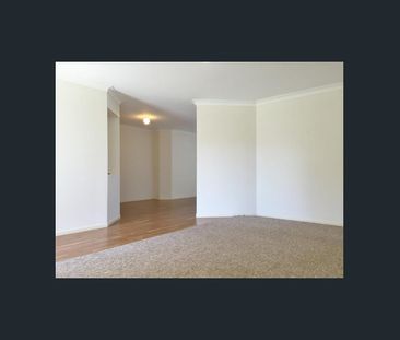 Well Presented 3 Bedroom Brick Home Conveniently located close to l... - Photo 6