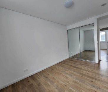 TERRIFIC 2 BEDROOM 2 BATHROOM APARTMENT - Photo 1