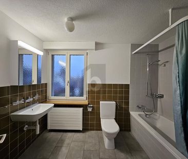 CITY-CLOSE WITH COUNTRY CHARM ON TWO LEVELS - Foto 3