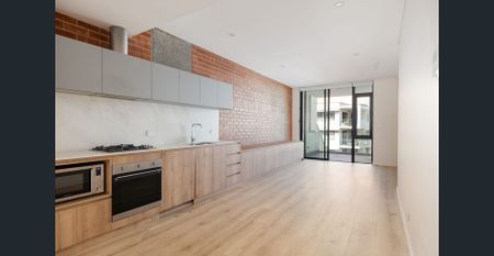 Contemporary city apartment in vibrant village setting - Photo 3