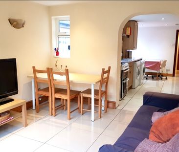 Room in a Shared House, Longley Road, SW17 - Photo 5