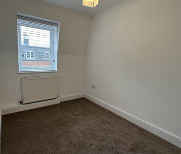 The Pavilions, Crabbetts Park, Worth, RH10 - Photo 3