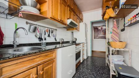 Room in a shared 3-bedroom apartment for rent in La Salut, professionals and students only - Foto 2