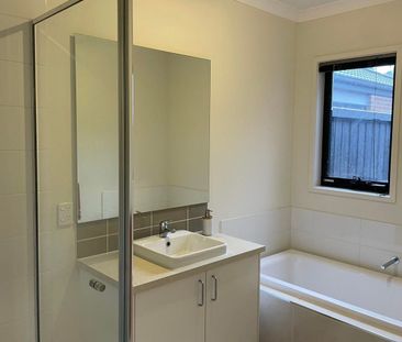 Neat as a pin! - Photo 6