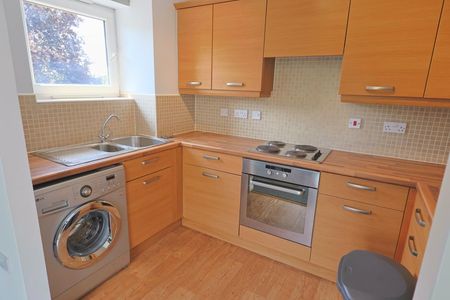 Philmont Court, Coventry - MODERN TOP FLOOR APARTMENT - Photo 5