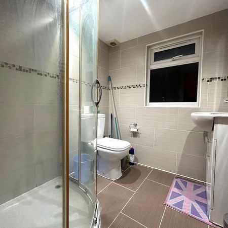 1 bedroom in a house share to rent - Photo 4