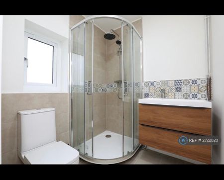 2 bedroom semi-detached house to rent - Photo 3