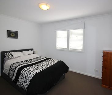 9/8 Angophora Drive, Warabrook - Photo 3