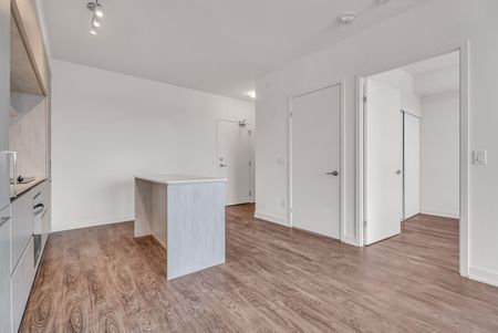 For Lease - 2 David Eyer Road Unit# 728, Richmond Hill, Ontario - Photo 5