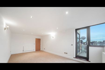 1 Bed Flat, Green Street, E7 - Photo 2