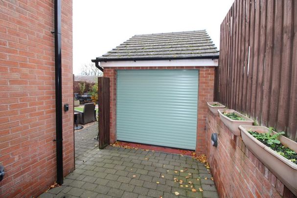 4 bedroom detached house to rent - Photo 1