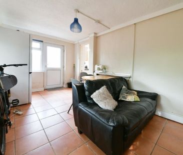 Room in a Shared House, The Highway, BN2 - Photo 4