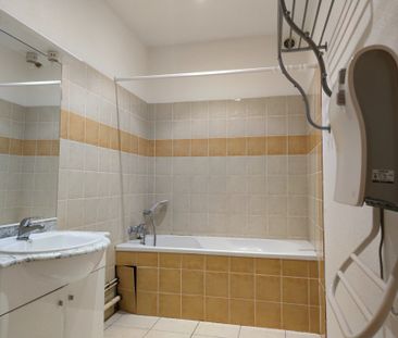 Location Appartement 4 pièces 114m² NARBONNE 11100 - Photo 4