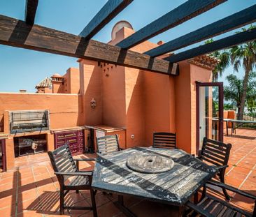 5 Bedroom Townhouse For Rent in Marbella, Málaga - Photo 3