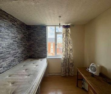 Glenfield Road, Longbenton, Newcastle Upon Tyne, NE12 - Photo 5