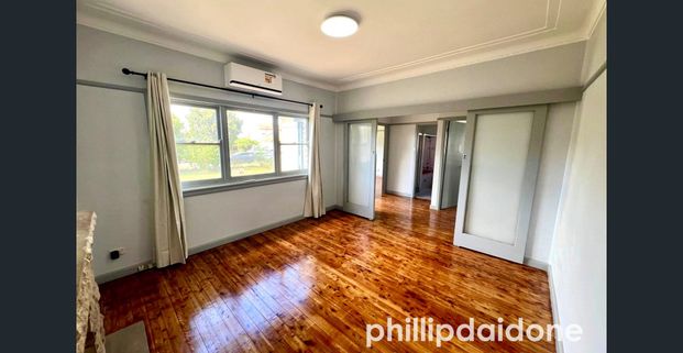 NEAT & WELL-PRESENTED 2 BEDROOM HOME IN PRIME LOCATION - Photo 1
