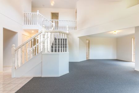 Spacious Family Home in a Prime Location! - Photo 3